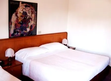 Отель Pamela Сан-Пьетро-ин-Казале